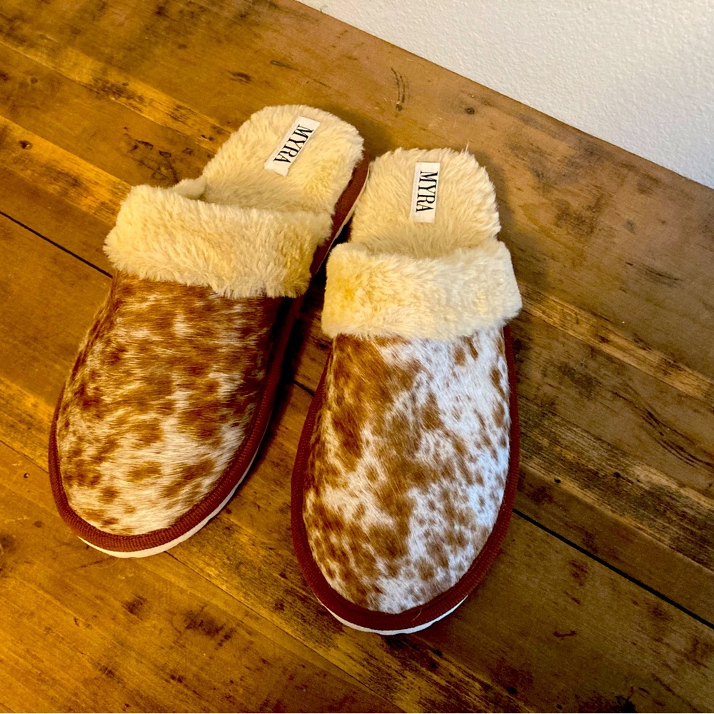 Cowhide bedroom slippers